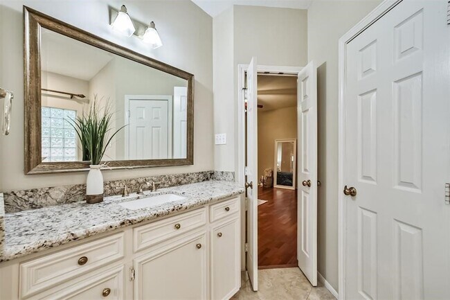 Building Photo - 16 Kelliwood Ct Cir