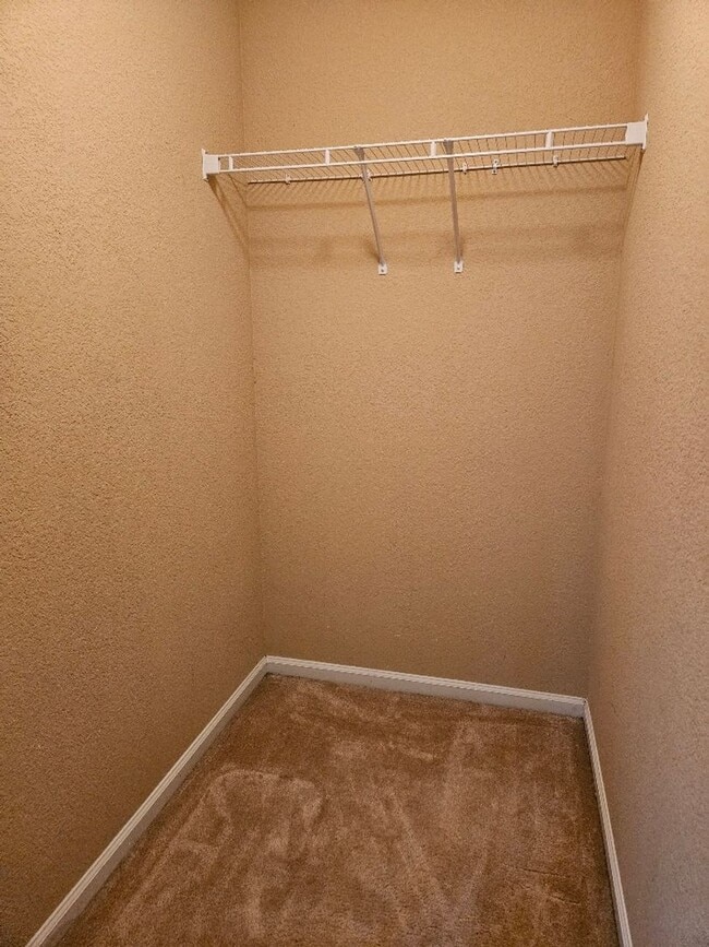 Building Photo - 4 Bedroom in Perrydise! Available to view ...
