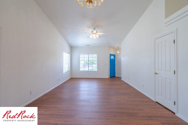 Building Photo - Remodeled 3 Bedroom Townhome with Great Vi...