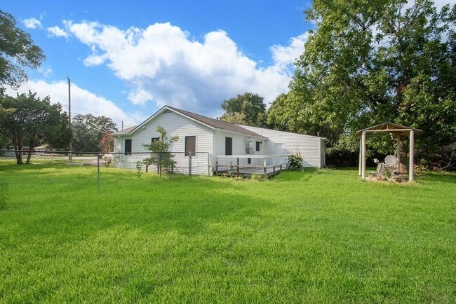 Building Photo - 2523 S Broadway St