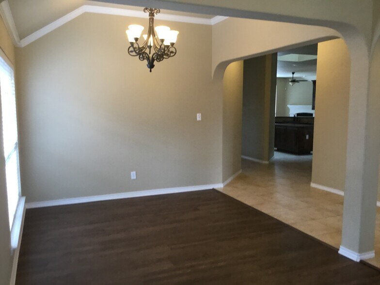 Building Photo - 4112 Chloe Ln