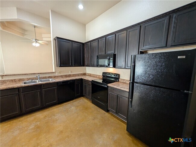 Building Photo - 208 Anne Louise Dr