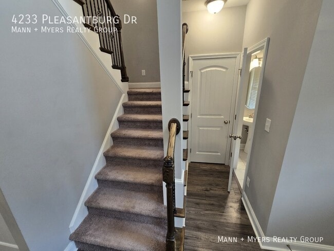 Building Photo - 4233 Pleasantburg Dr