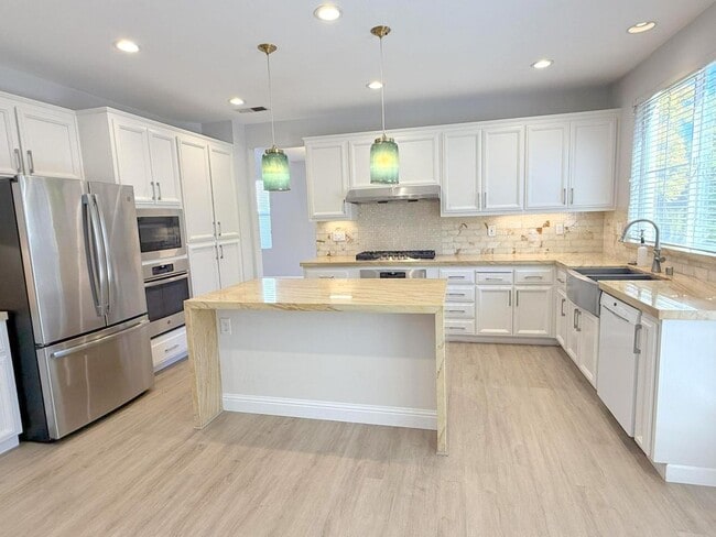 Building Photo - Beautifully Remodeled Modern Home In Wests...