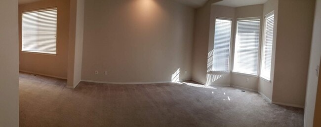 Building Photo - 413 Roger Smith Dr