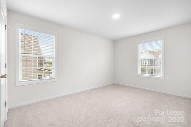 Building Photo - 1076 Thoroughbred Dr.