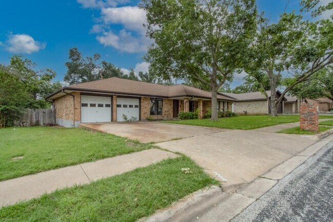 Building Photo - 11101 Froke Cedar Trail