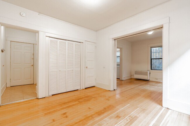 Interior Photo - Heights Court