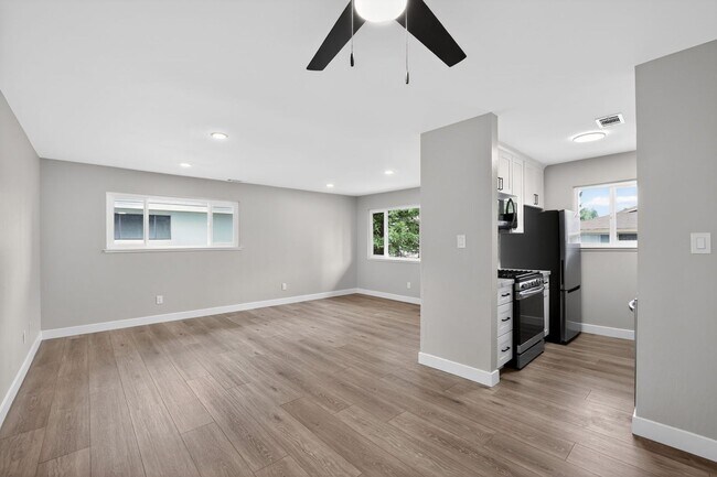Building Photo - CITRUS HEIGHTS - Gorgeous Renovated Condo - All Brand New!