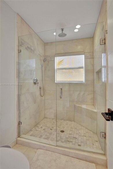 Building Photo - 1194 Hillsboro Mile Unit 1