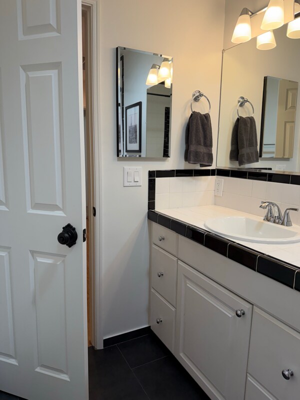 Building Photo - 1127 N California St