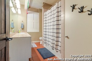Building Photo - 9319 Oak Ledge Dr