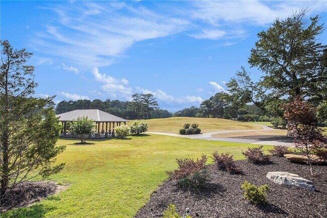 Building Photo - 3220 Sweetbriar Dr