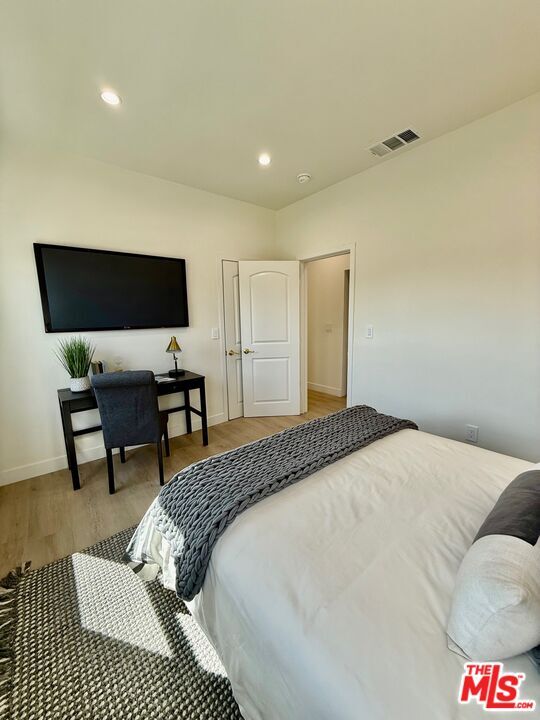 Building Photo - 900 N Alfred St