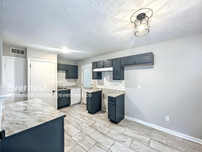 Building Photo - 4624 Sunnybrook St