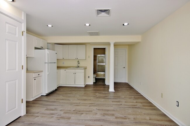 Building Photo - 821 Long Ridge Rd