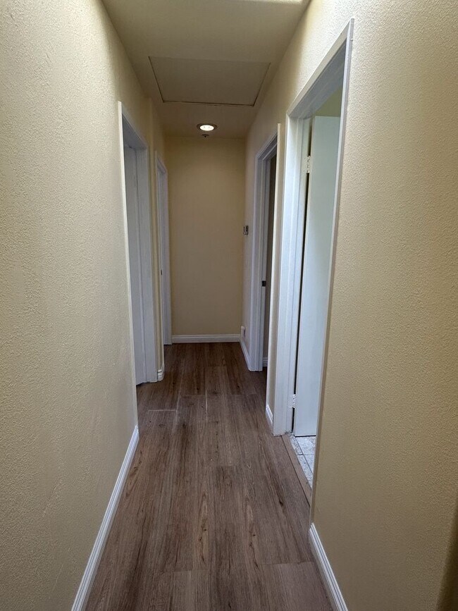 Building Photo - Cozy 3 bedroom Condo in the most demanded neighborhood at City of Alhambra