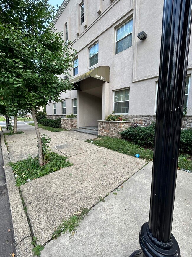 Building Photo - 61 Kansas St