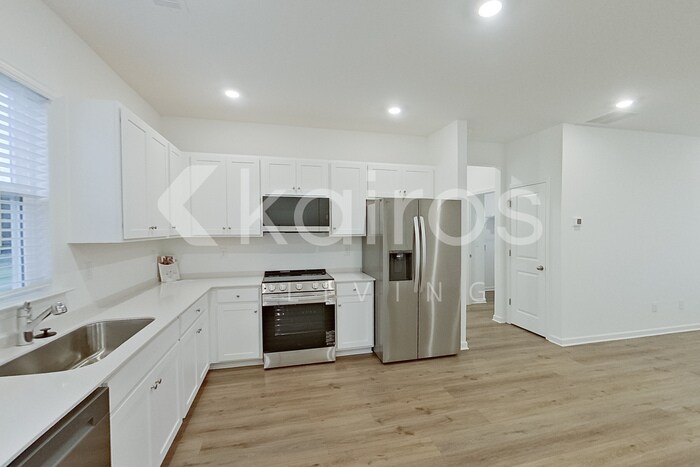 Building Photo - 122 Silver Maple Cir