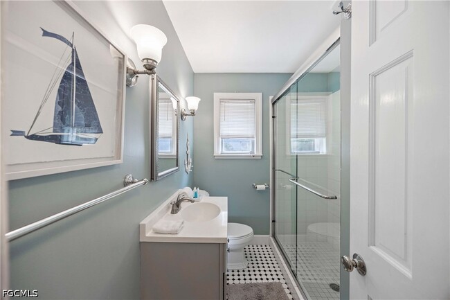 Building Photo - 547 101st Ave N