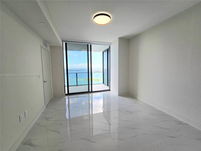 Building Photo - 700 NE 24th St