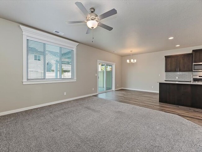 Building Photo - $500 off March Rent!  4 bedroom, 2 bath ho...