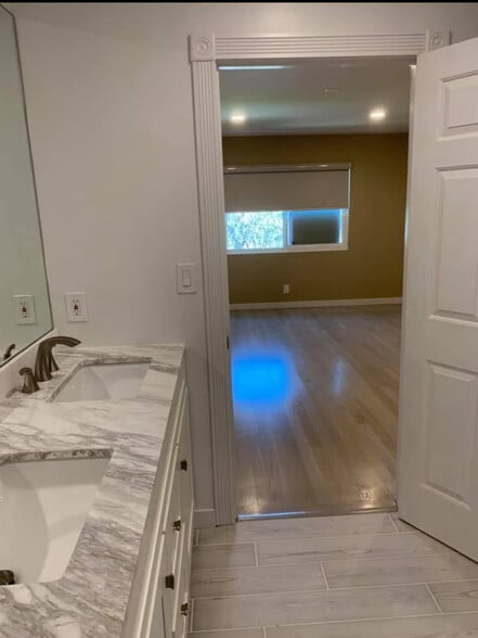 Building Photo - 12244 Magnolia Blvd