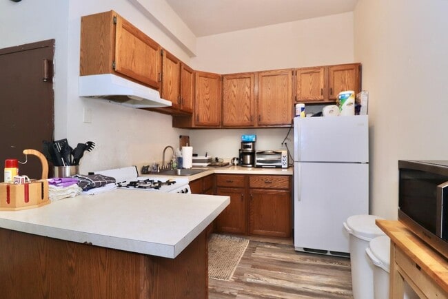 Building Photo - 415 1st St