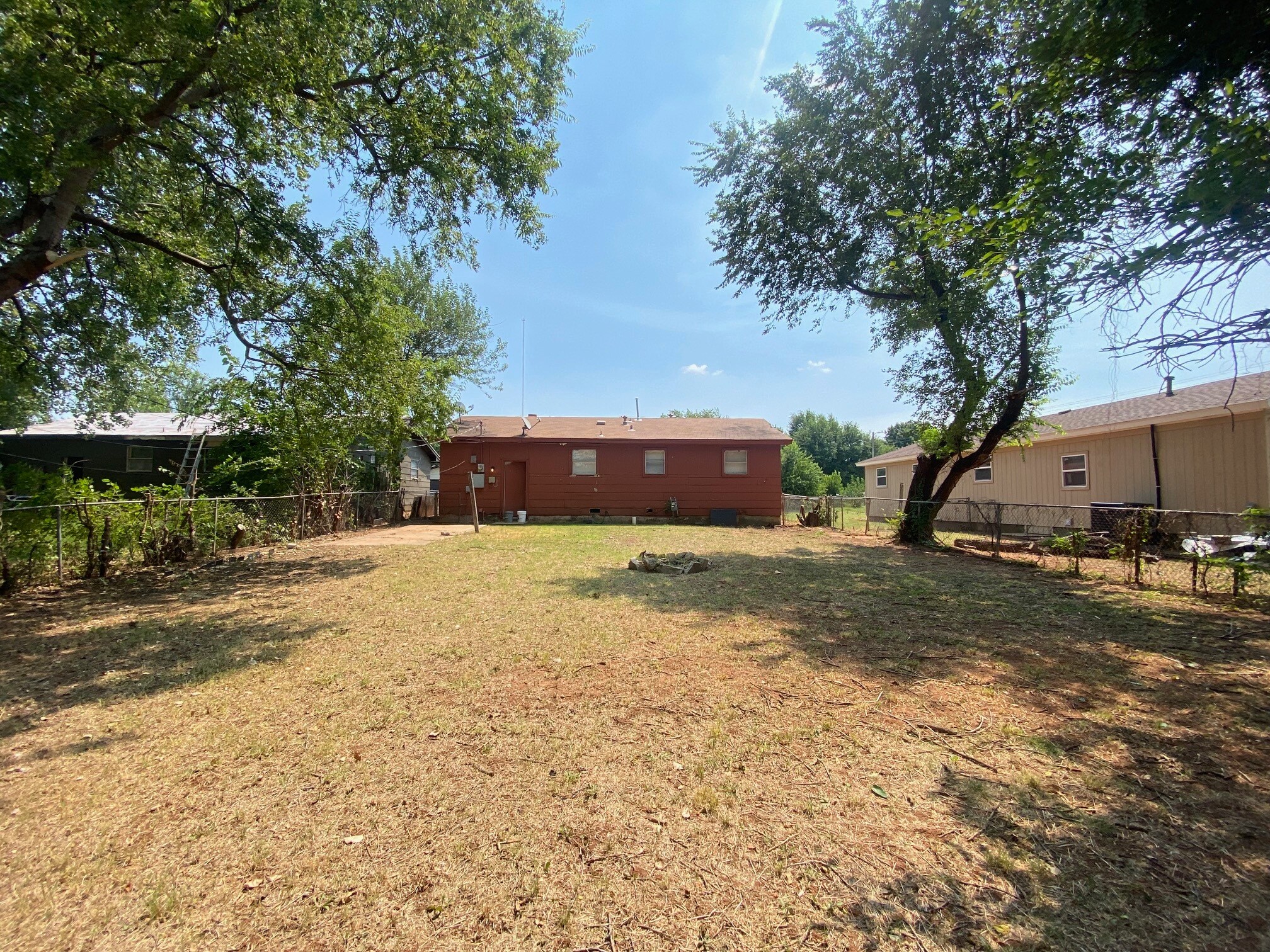 Building Photo - 6617 S Phillips Ave