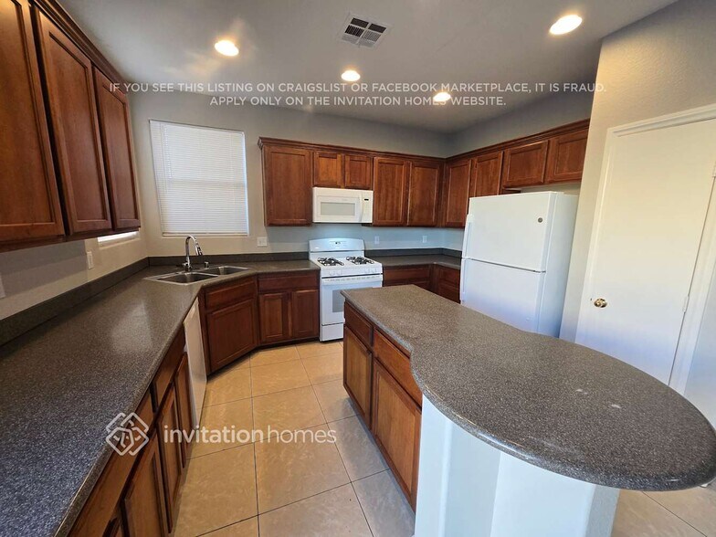 Building Photo - 3964 Chasing Heart Way