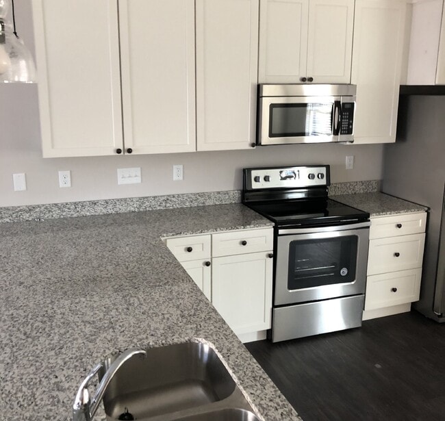 Building Photo - 2 BD 2.5 BA TOWNHOME FOR RENT NEAR TTU