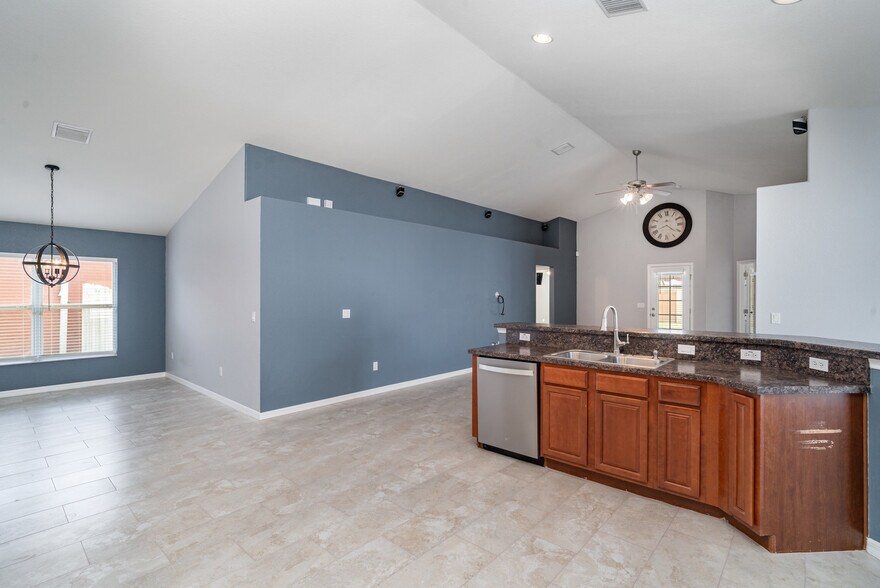 Building Photo - 10833 Standing Stone Dr