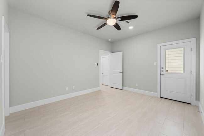 Building Photo - 954 Fisher St