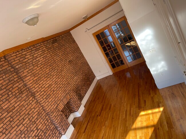 Building Photo - 373 Madison St