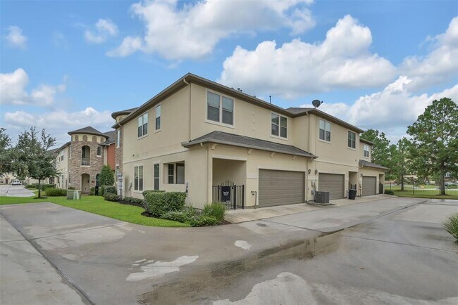 Building Photo - 14546 San Pietro Dr