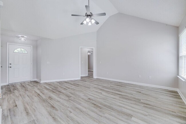 Building Photo - 114 Mustang Dr