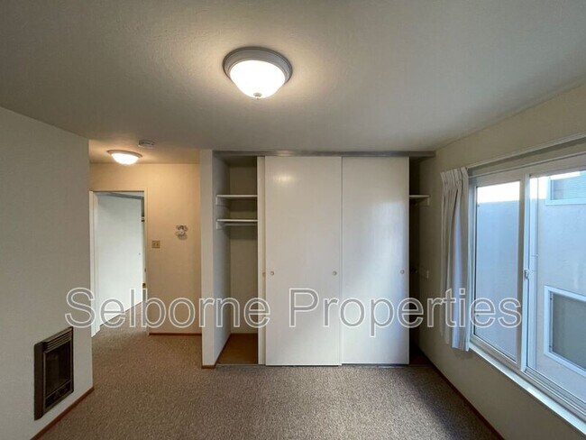 Building Photo - 443 Lee St