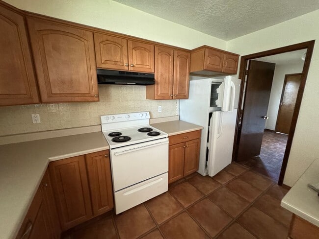 Building Photo - Northeast Heights three bedroom two bath s...