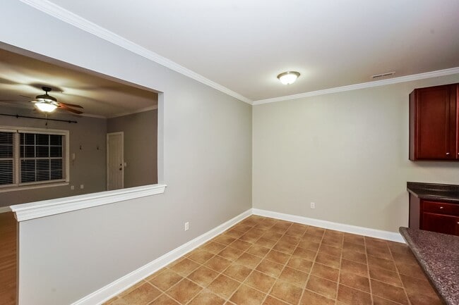 Building Photo - Available now! Lake-area living, 2 Bedroom Apartment