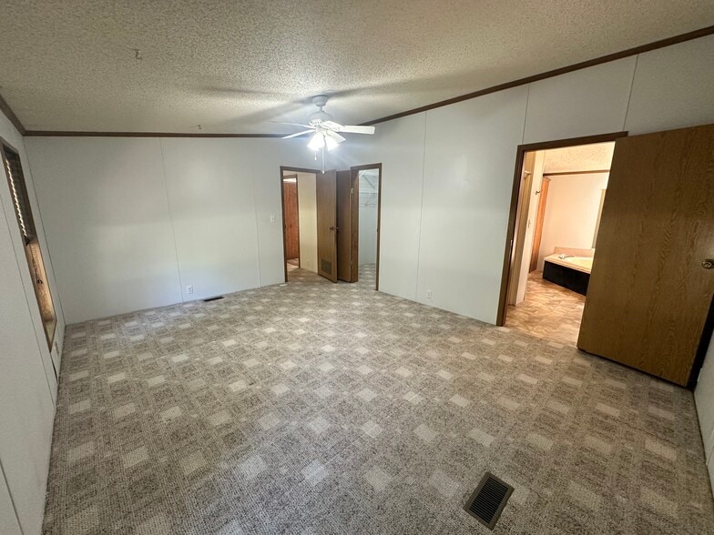 Building Photo - E2427 Holmes Rd