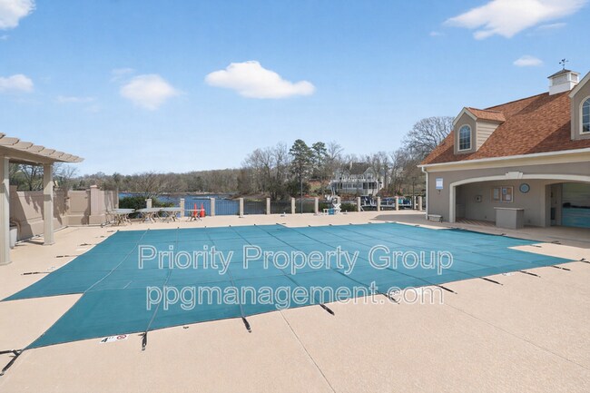 Building Photo - 16205 Riverpointe Dr