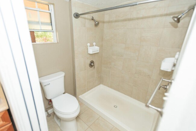 Building Photo - 307 N 3rd St