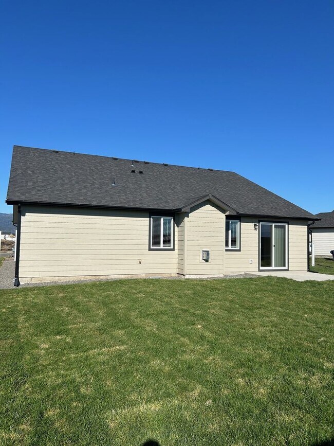 Building Photo - New Construction 3 bedroom 2 bath home for rent in The Hollice Woods!