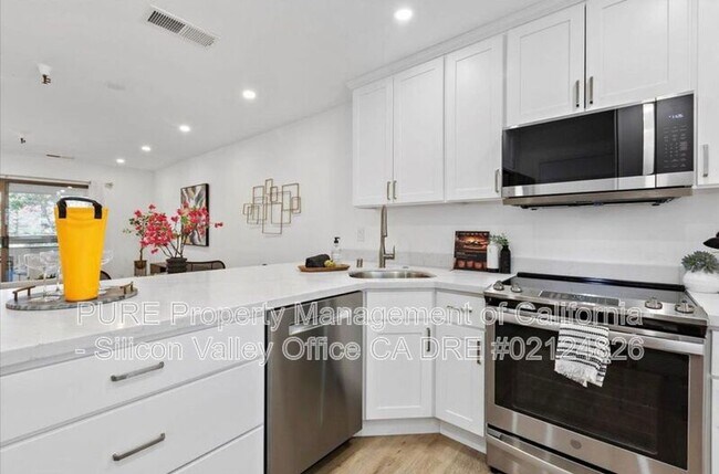 Building Photo - 451 Alberto Way