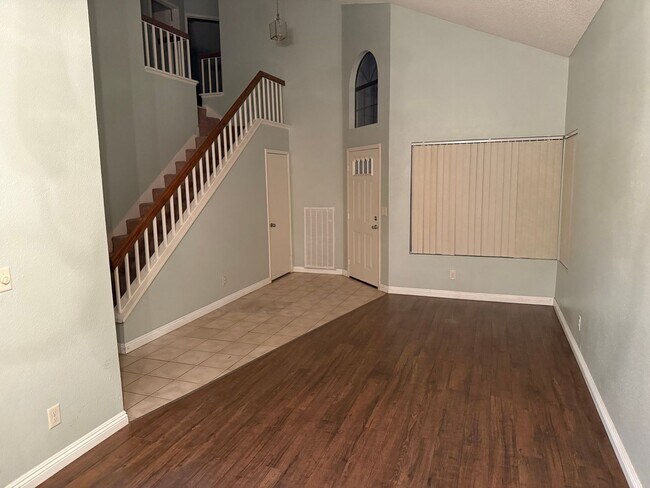 Building Photo - 2 Story Home in Spring Valley