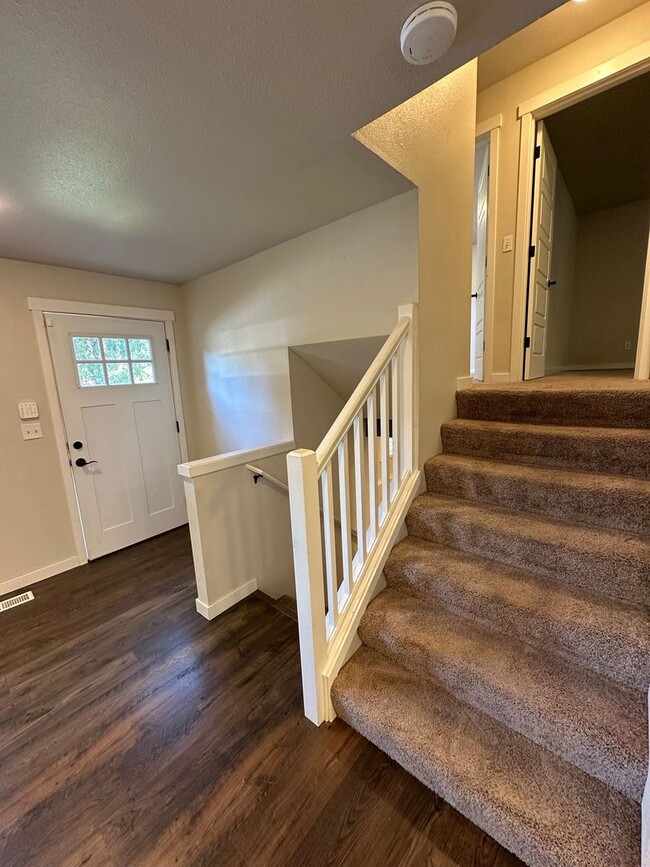 Building Photo - Charming 3 bedroom home in desirable Puyallup