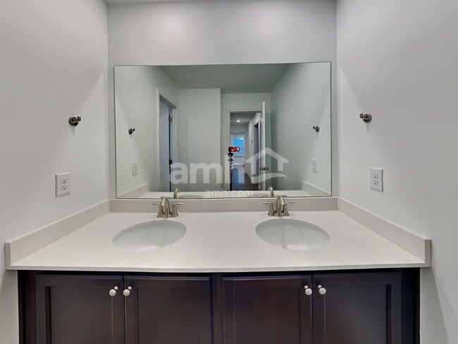 Building Photo - 218 Malayna Dr S