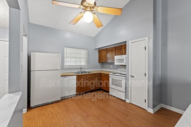 Building Photo - 3340 Featherston Dr