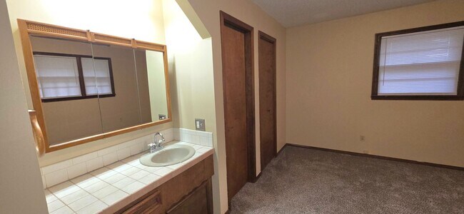 Building Photo - 4 Bedroom 2 Bathroom home in Willard Schools with a Huge Fenced Yard for $1,695!