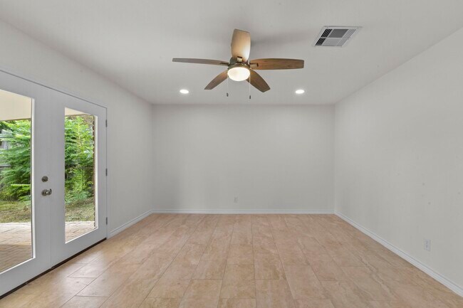 Building Photo - 5011 Redstart St